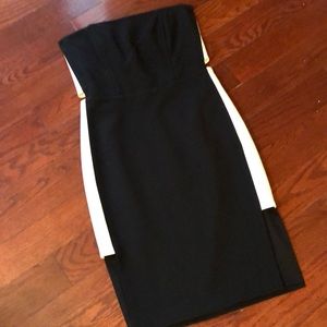 MASON BLACK DRESS WITH SIDE WHITE CUTOUT DETAILING